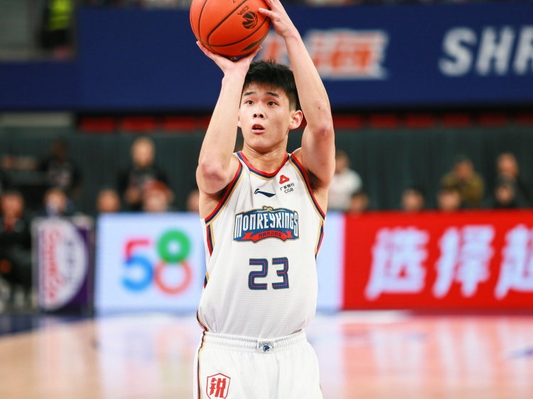 高效全能!林葳半场7中6拿到16分3板6助1断